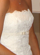 Load image into Gallery viewer, Stewart Parvin &#39;Spellbound&#39; size 6 used wedding dress side view of bust line
