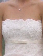 Load image into Gallery viewer, Stewart Parvin &#39;Spellbound&#39; size 6 used wedding dress front view close up of bust line
