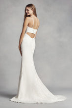Load image into Gallery viewer, Vera Wang White &#39;351346&#39; size 8 used wedding dress back view on model
