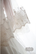 Load image into Gallery viewer, Carolina Herrera &#39;JADA&#39; - Carolina Herrera - Nearly Newlywed Bridal Boutique - 4
