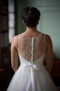 Veluz Reyes 'Karmina' size 4 sample wedding dress back view close up on model
