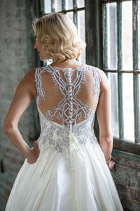 Veluz Reyes 'Bettina' size 4 sample wedding dress back view on model