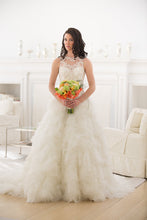 Load image into Gallery viewer, Veluz Reyes &#39;Vivian&#39; size 0 sample wedding dress front view on model
