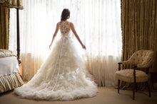 Load image into Gallery viewer, Veluz Reyes &#39;Vivian&#39; size 0 sample wedding dress back view on model
