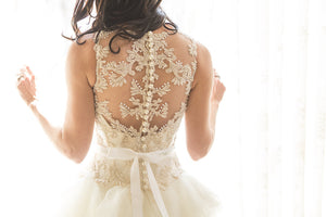 Veluz Reyes 'Vivian' size 0 sample wedding dress back view close up on model