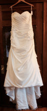 Load image into Gallery viewer, Essence of Australia &#39;D1732&#39; size 16 new wedding dress front view on hanger
