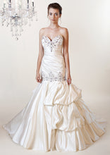 Load image into Gallery viewer, Winnie Couture &#39;Aaliyah 3175&#39; - Winnie Couture - Nearly Newlywed Bridal Boutique - 2
