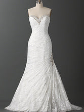 Load image into Gallery viewer, Alfred Angelo &#39;Juliet&#39; size 6 new wedding dress front view on mannequin

