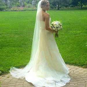 Vera Wang 'Margo' size 6 used wedding dress side view on bride
