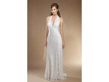 Load image into Gallery viewer, Watters &#39;Adriana&#39; size 4 used wedding dress front view on model

