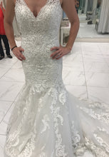 Load image into Gallery viewer, Kenneth Winston &#39;1592&#39; size 12 new wedding dress front view on bride
