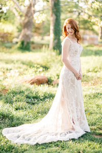 David Tutera 'Lourdes' size 4 used wedding dress side view on bride
