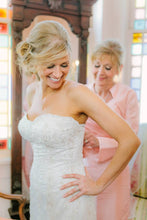 Load image into Gallery viewer, Martina Liana &#39;419&#39; size 6 used wedding dress front view on bride

