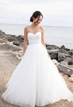 Load image into Gallery viewer, Romona Keveza &#39;05L5025&#39; size 0 used wedding dress front view on bride
