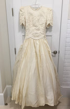 Load image into Gallery viewer, Carolina Herrera &#39;Couture&#39; - Carolina Herrera - Nearly Newlywed Bridal Boutique - 4
