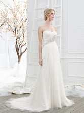 Load image into Gallery viewer, Casablanca &#39;Beloved&#39; size 6 used wedding dress front view on model
