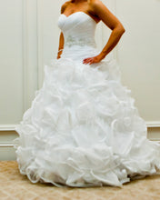 Load image into Gallery viewer, David&#39;s &#39;Signature&#39; size 6 used wedding dress front view on bride
