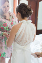 Load image into Gallery viewer, Vera Wang &#39;2G144&#39; size 4 used wedding dress back view on bride
