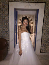 Load image into Gallery viewer, Reem Acra &#39;Ourania&#39; size 10 sample wedding dress front view of bride
