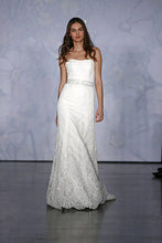 Load image into Gallery viewer, Monique Lhuillier &#39;Alencon Sweetheart&#39; - Monique Lhuillier - Nearly Newlywed Bridal Boutique - 6
