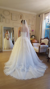 White by Vera Wang 'Strapless Tulle' size 6 used wedding dress back view on bride