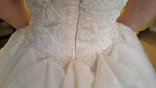 Load image into Gallery viewer, White by Vera Wang &#39;Strapless Tulle&#39; size 6 used wedding dress back view close up 
