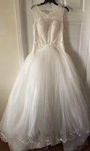 Load image into Gallery viewer, Zac Posen &#39;345016&#39; size 8 new wedding dress front view on hanger
