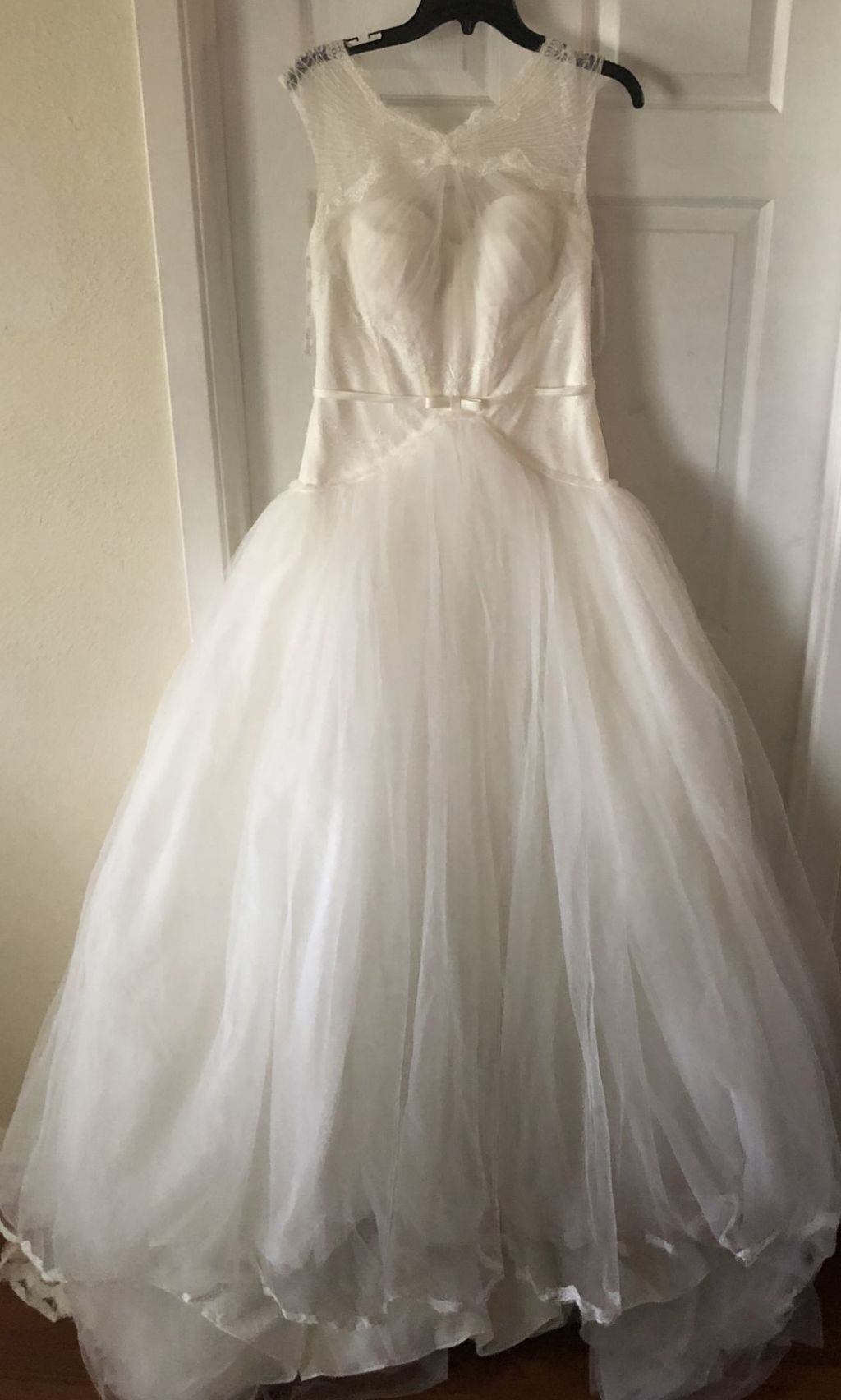 Zac Posen '345016' size 8 new wedding dress front view on hanger