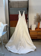 Load image into Gallery viewer, Jenny Yoo &#39;Octavia&#39; wedding dress size-12 NEW
