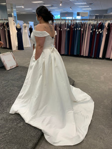David's Bridal 'WG3979' wedding dress size-16 PREOWNED