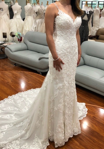 Essence of Australia '2362' size 4 new wedding dress side view on bride