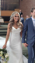 Load image into Gallery viewer, Pronovias &#39;Antiope&#39; wedding dress size-00 PREOWNED
