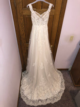 Load image into Gallery viewer, Azazie &#39;Quinn&#39; wedding dress size-04 NEW
