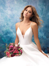 Load image into Gallery viewer, Allure &#39;9570&#39; size 14 new wedding dress front view on model
