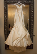 Load image into Gallery viewer, Ulla Maija Mermaid Laetitia Wedding Dress - Ulla Maija - Nearly Newlywed Bridal Boutique - 2
