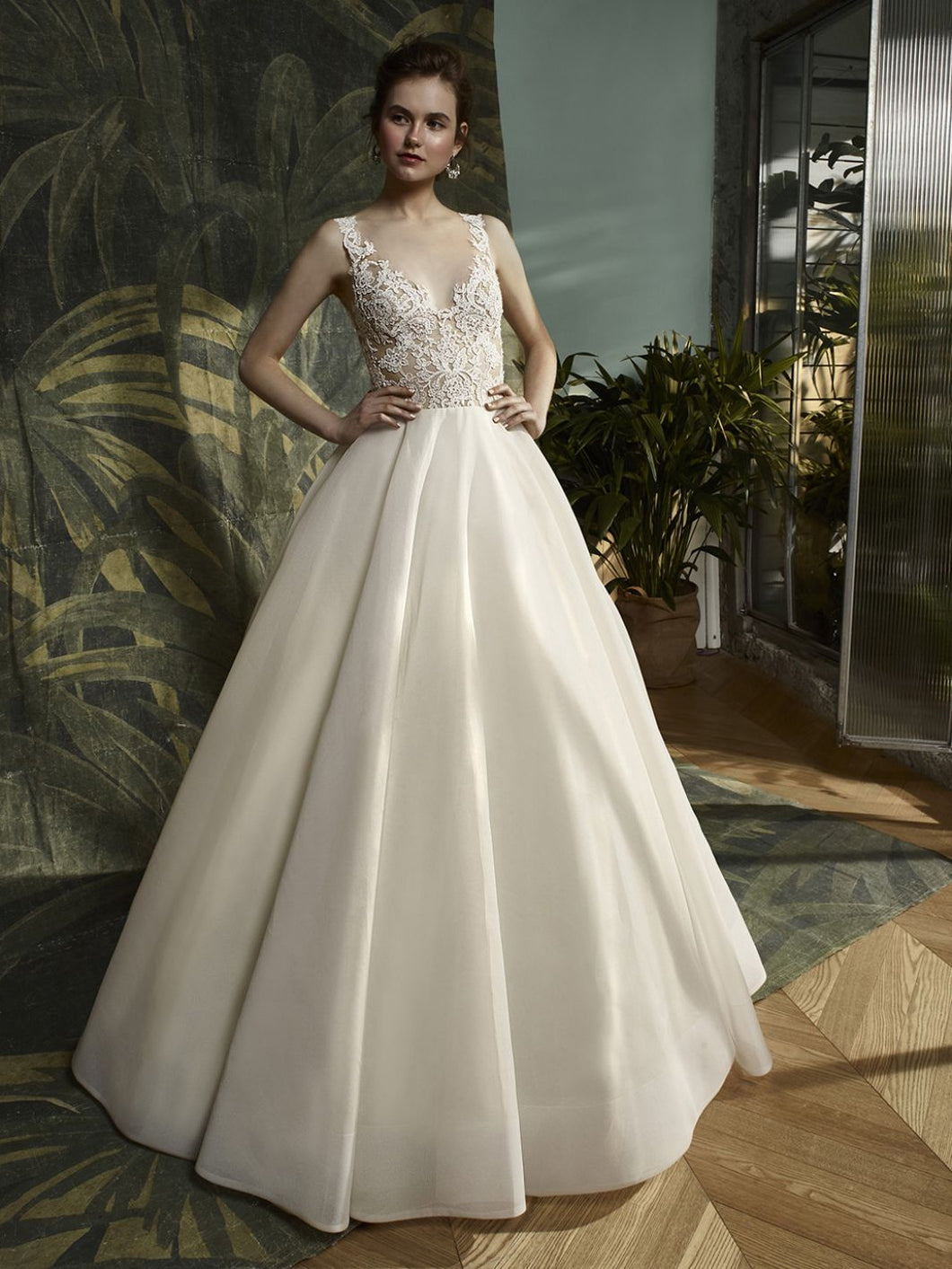Enzoani 'Krystal' size 6 new wedding dress front view on model