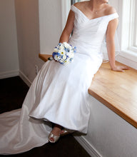Load image into Gallery viewer, Alfred Angelo &#39;1148 or E3708&#39; wedding dress size-10 PREOWNED
