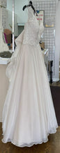 Load image into Gallery viewer, Essense of Australia &#39;D2420&#39; wedding dress size-14 NEW
