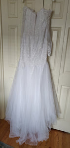 David's Bridal 'WG3943' wedding dress size-08 NEW