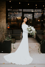 Load image into Gallery viewer, Sarah Seven &#39;Natalia&#39; wedding dress size-04 PREOWNED
