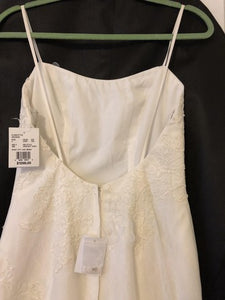 Vera Wang White 'Ivory Lace' size 4 new wedding dress back view on hanger
