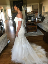 Load image into Gallery viewer, Maggie Sottero &#39;Afton&#39; size 14 new wedding dress side view on bride
