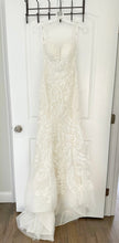Load image into Gallery viewer, Galina Signature &#39;SWG941&#39; wedding dress size-02 NEW

