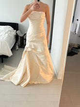 Load image into Gallery viewer, Vwidon by carla &amp; kenneth &#39;VW1367 GA&#39; wedding dress size-04 PREOWNED
