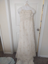 Load image into Gallery viewer, Anjolique Bridal &#39;1001&#39; wedding dress size-06 PREOWNED
