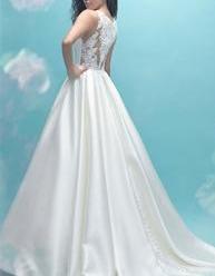 Allure Bridals ' 9473' size 10 used wedding dress side view on model