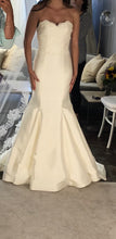 Load image into Gallery viewer, Sareh Nouri &#39;Paulina&#39; size 2 used wedding dress front view on bride
