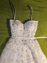 Load image into Gallery viewer, Monique Lhuillier &#39;Creme Brulee&#39; wedding dress size-00 PREOWNED
