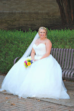 Load image into Gallery viewer, Mori Lee &#39; 5276&#39; size 18 used wedding dress front view on bride
