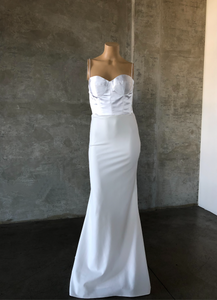 Louvienne 'Tavi' size 2 used wedding dress front view on mannequin
